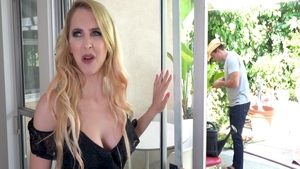 Cute blonde Alix Lynx raw pussy fucking in the garden