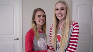 Perfect teen double-blowjob in club