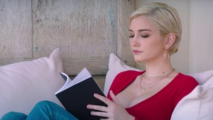 Short haired teen receives hard nailining bikini HD