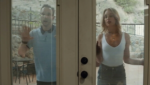 Tattooed and trimmed pussy cougar cumshot in a bar