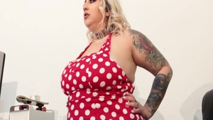 Busty latina MILF really likes orgasm