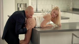 Rich pornstar Alex Grey finds irresistible nailing