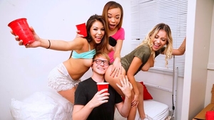 Brunette Sami Parker with inked Marsha May handjob in the bed