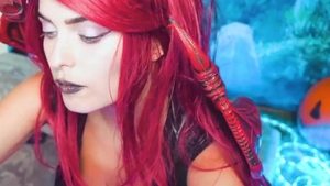 Beautiful whore in the leggings fingering solo