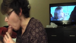 Horny & big butt amateur homemade blowjob