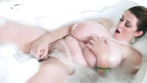 BBW: Fingering along with curvy BBW Alice Webb