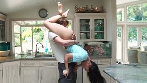 Dont Break Me: Very hawt Cindy Starfall 69 in the kitchen HD